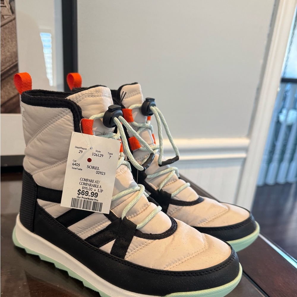 Sorel Women’s Colour Block Boots